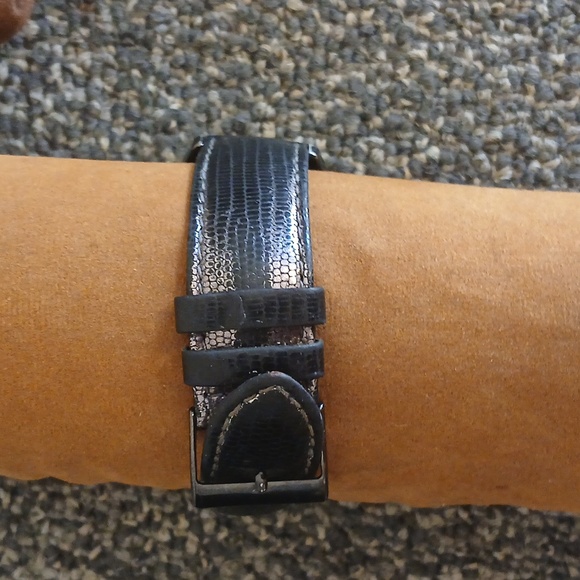 Guess Leopard Print Watch with Rhinestones - Picture 4 of 6